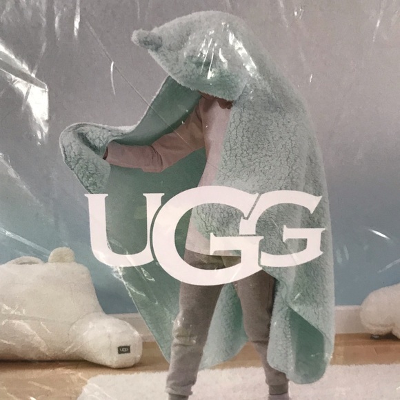 UGG classic Sherpa hooded throw for kids - Picture 3 of 11